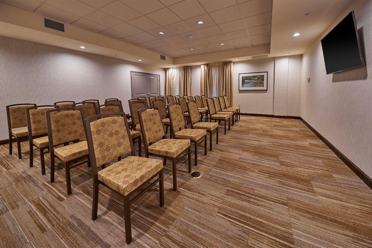 Hampton Inn & Suites Роузберг Экстерьер фото