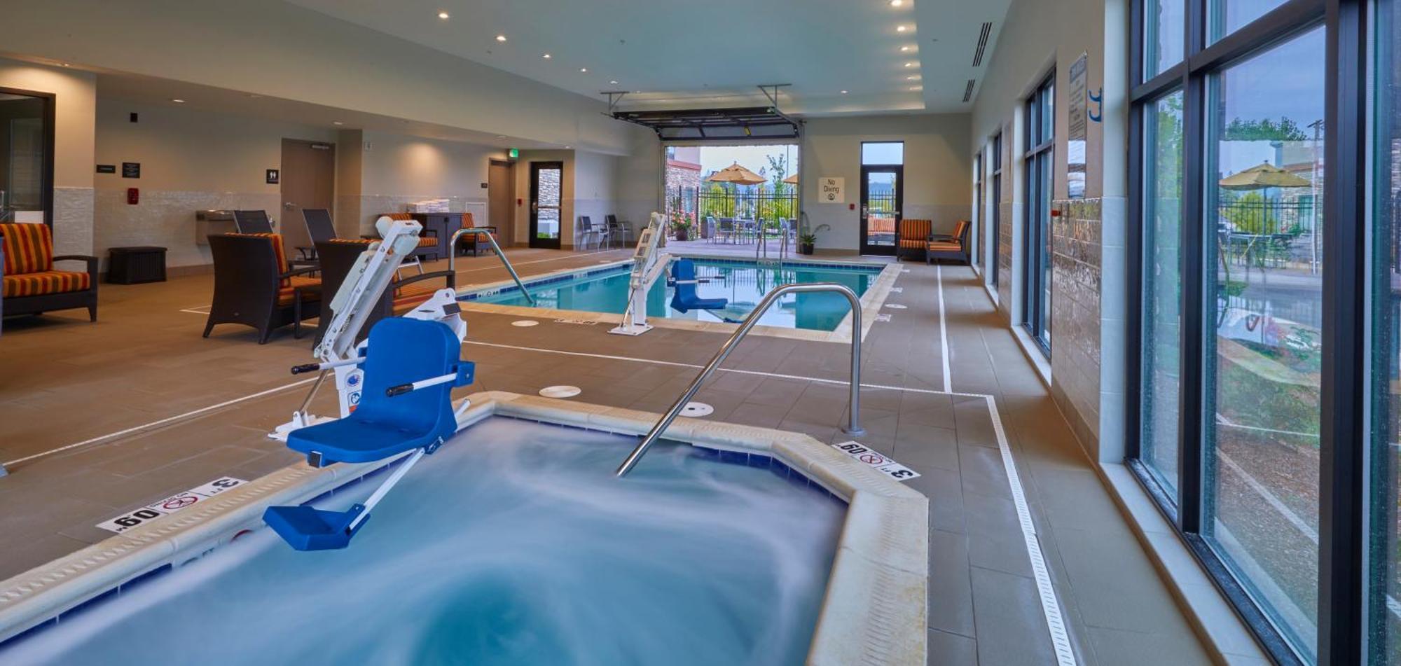 Hampton Inn & Suites Роузберг Экстерьер фото