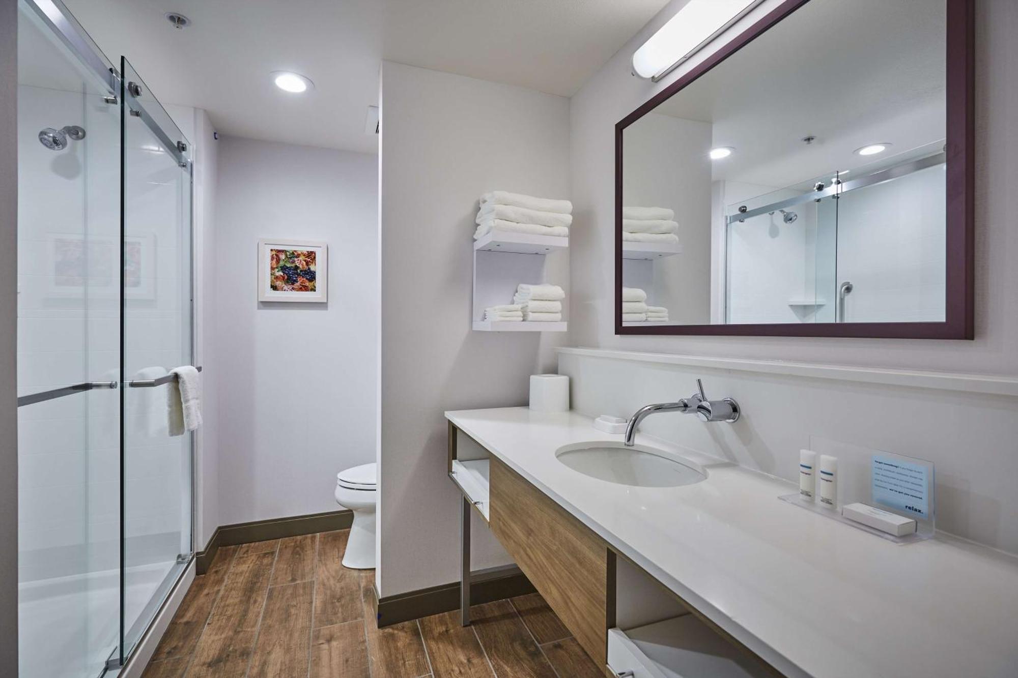 Hampton Inn & Suites Роузберг Экстерьер фото
