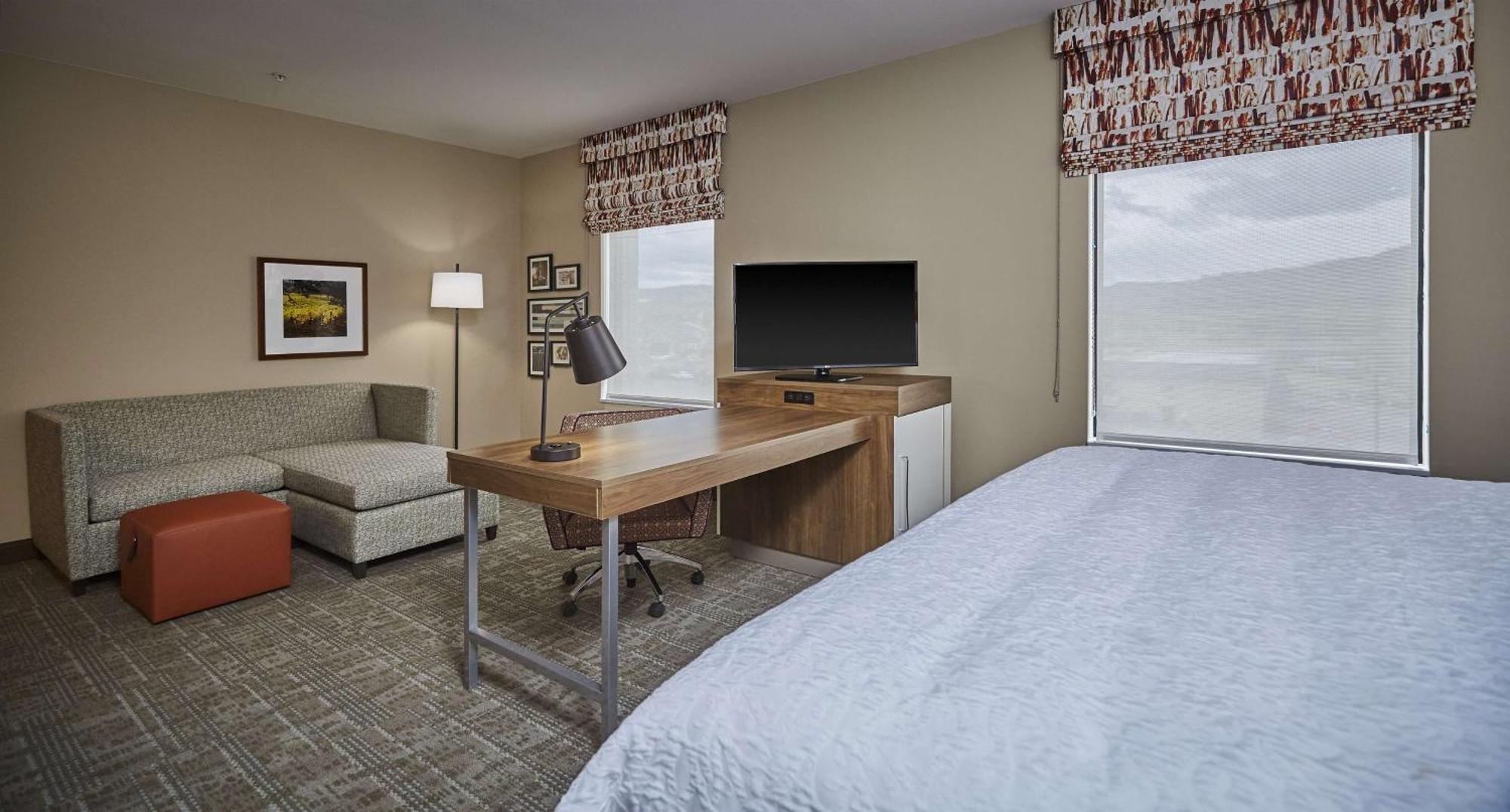 Hampton Inn & Suites Роузберг Экстерьер фото